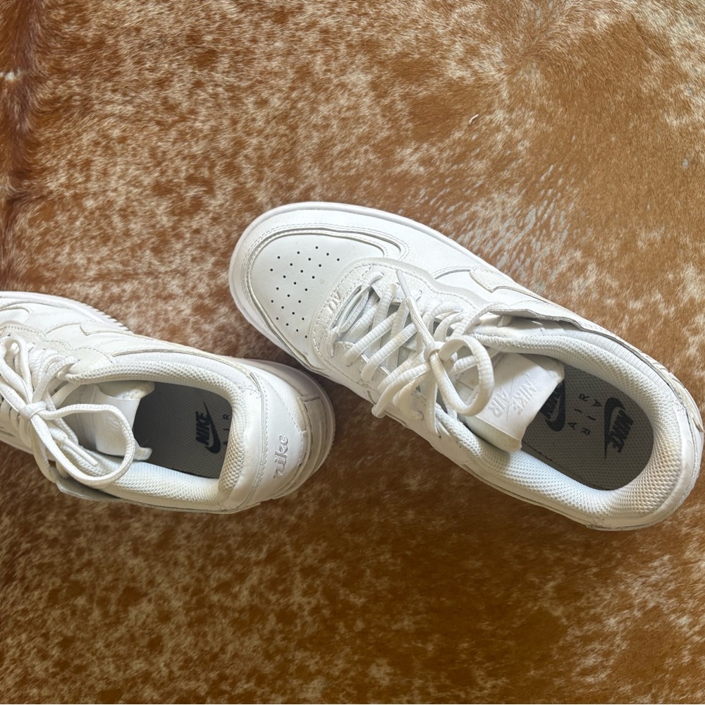 Nike White Women's Sneakers - Picture 4 of 5